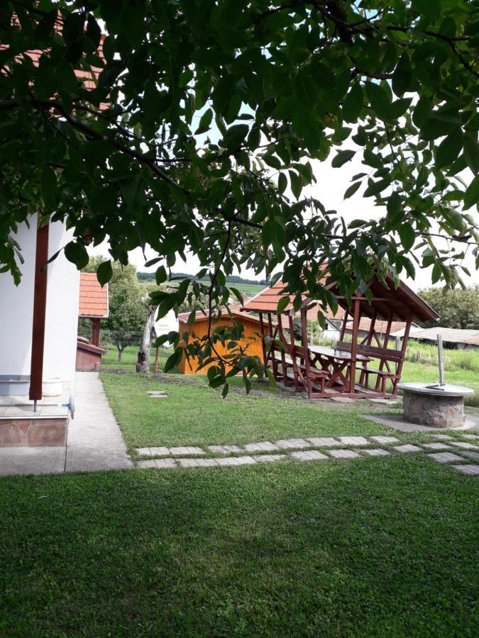 Matyas Apartman Tard Bagian luar foto