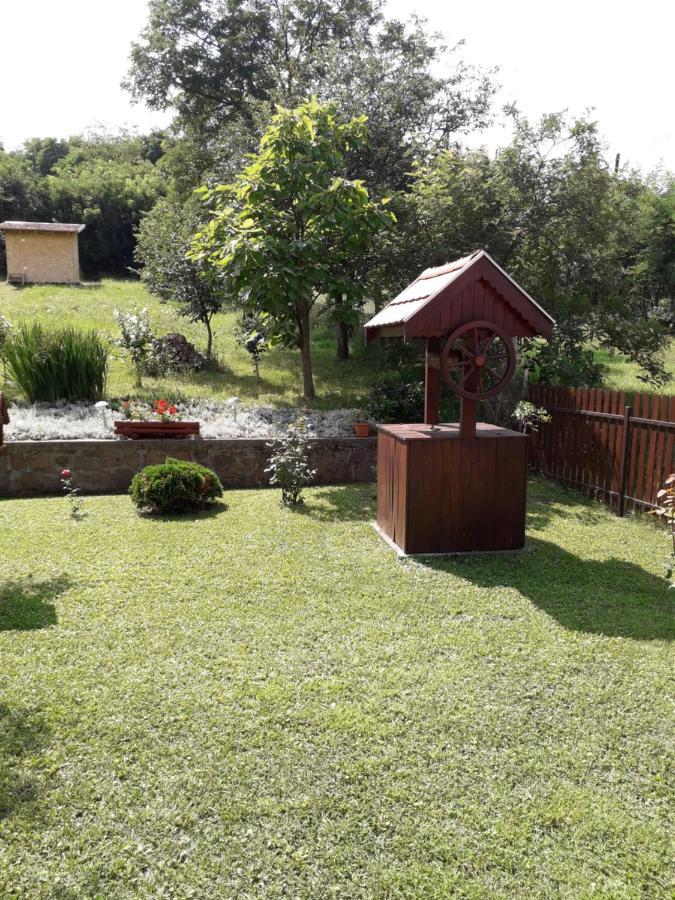 Matyas Apartman Tard Bagian luar foto