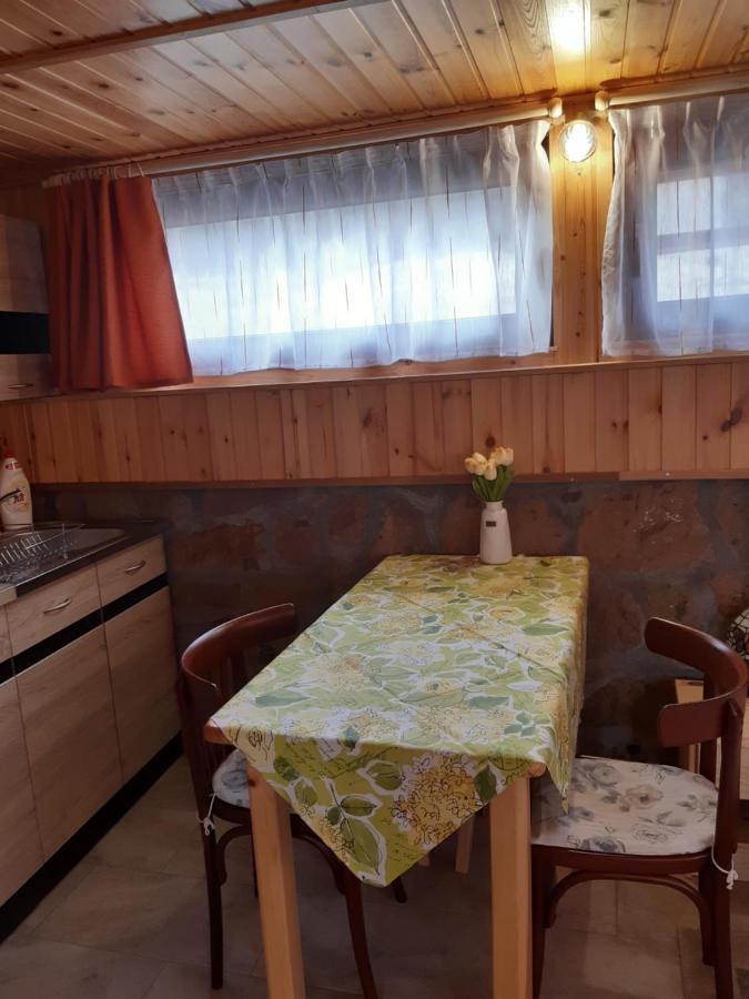 Matyas Apartman Tard Bagian luar foto