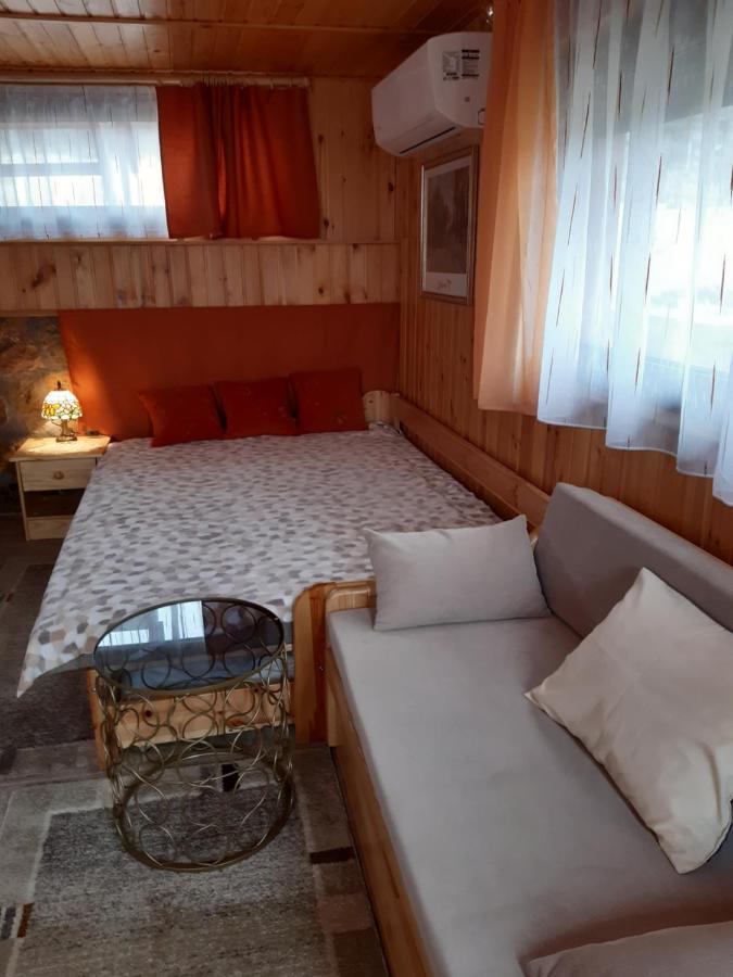 Matyas Apartman Tard Bagian luar foto