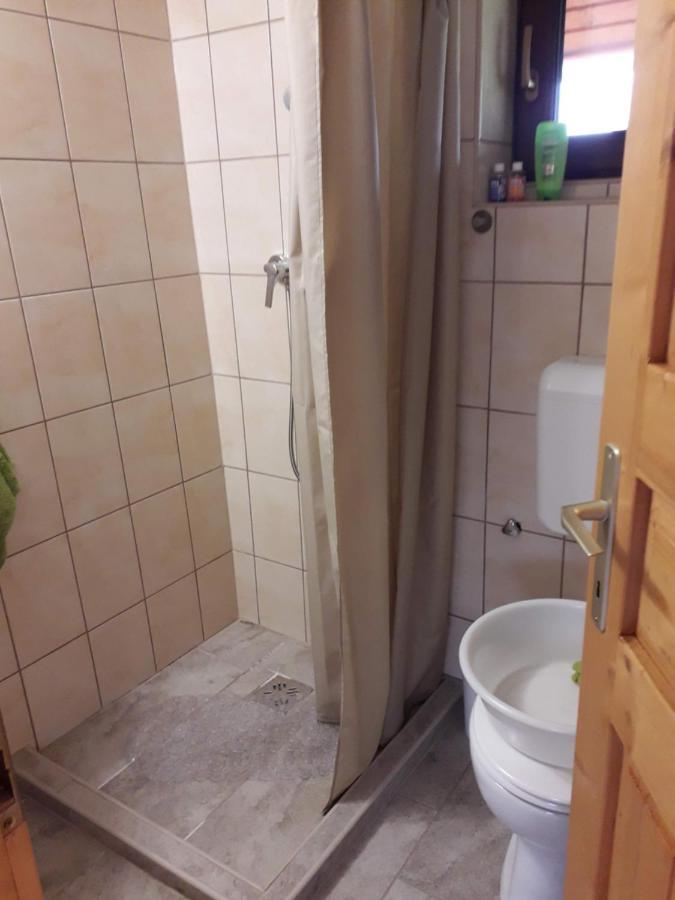 Matyas Apartman Tard Bagian luar foto